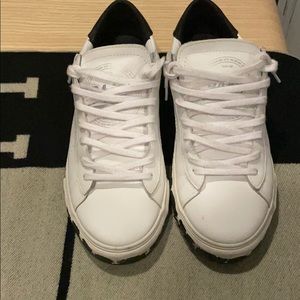 P448 Sneakers - Size 39/8.5